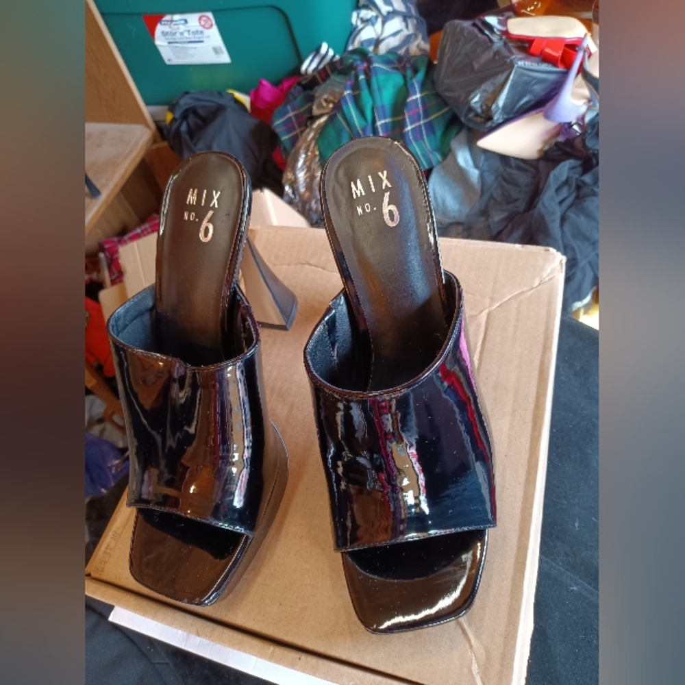 Black Patent platform heels - Picture 2 of 10